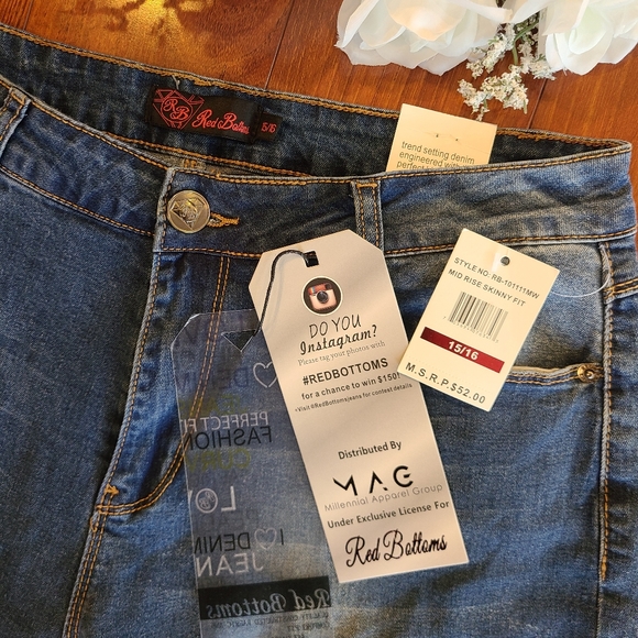 Red Bottoms Junior Jeans Size  15/16 - Picture 6 of 8